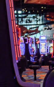 Pemain menikmati permainan Bingo online wild4d melalui perangkat mobile